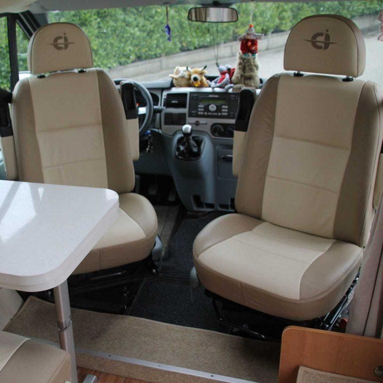 siège avant d'un camping car effectué par la sellerie Moillo véhicules de loisirs