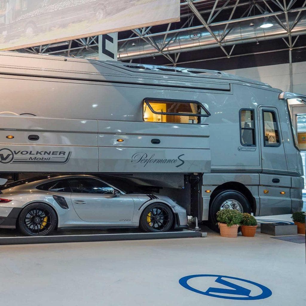 camping car et proshe dont la sellerie a été rénover par moillo