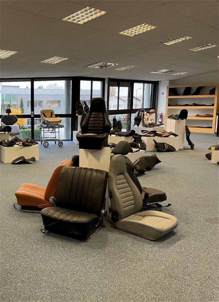 showroom de la sellerie moillo avec siège automobile fabriqué sur mesure