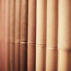 L’histoire d’une belle rencontre : Comment un client est devenu notre fournisseur de cuir 12 12 choix cuir