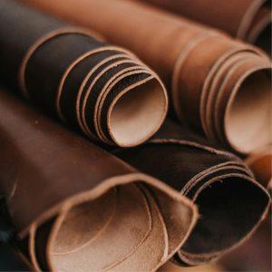 L’histoire d’une belle rencontre : Comment un client est devenu notre fournisseur de cuir 11 11 large choix gammes et couleurs