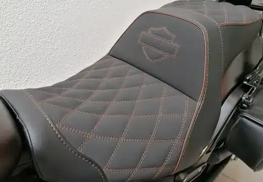 selle moto surpiquure