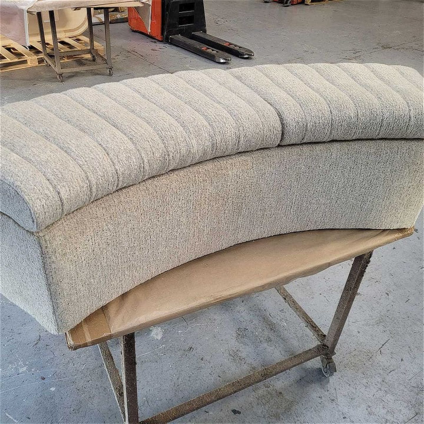 Mobilier CHR 2 2 banquette-courbe