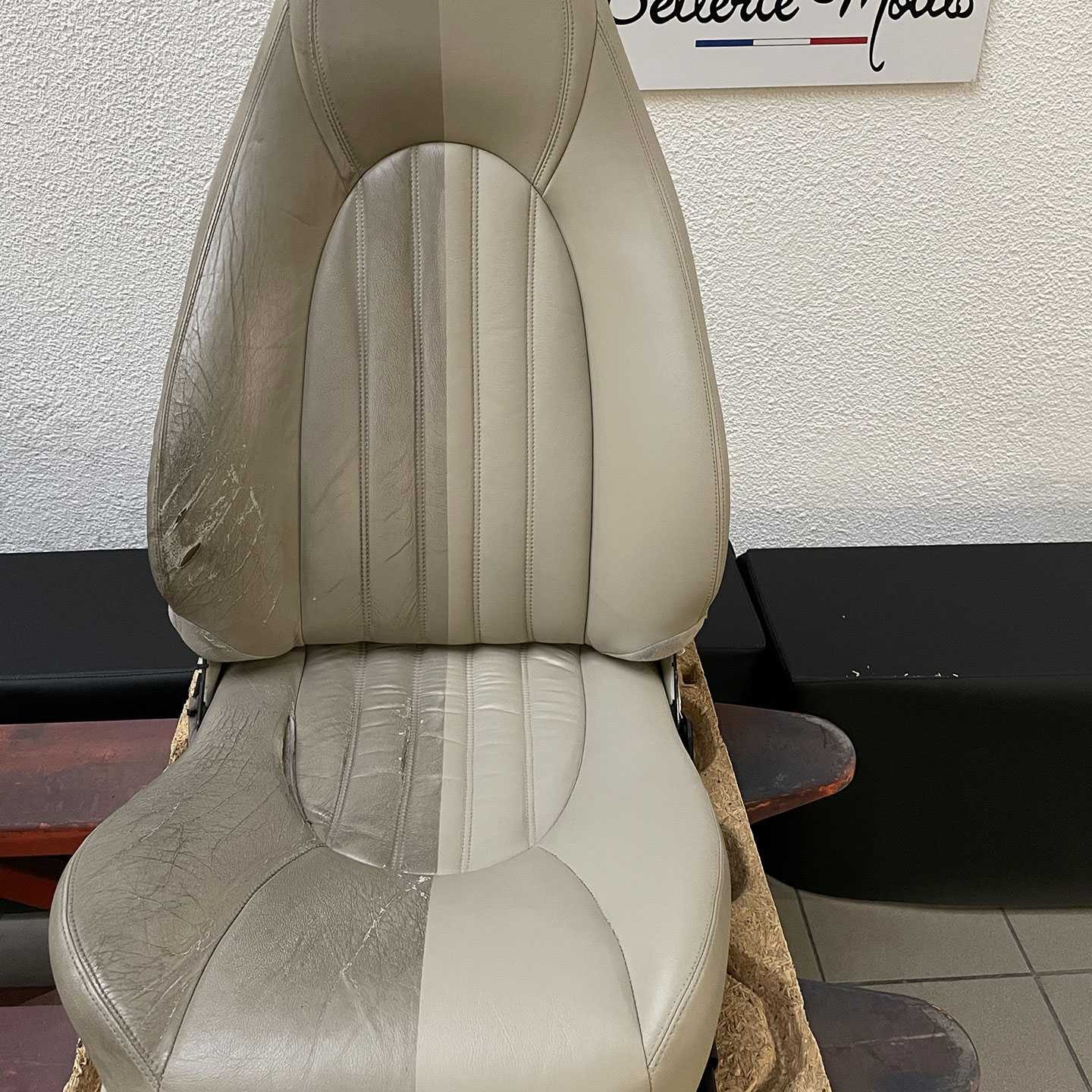 Entretien et Rénovation du cuir 4 4 siège rénover par sellerie moillo